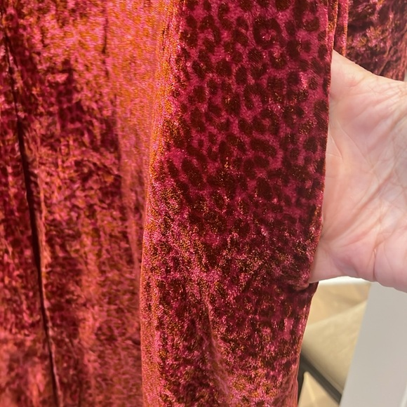 Tanavana red leopard print velvet maxi coat(bw) - Picture 5 of 7